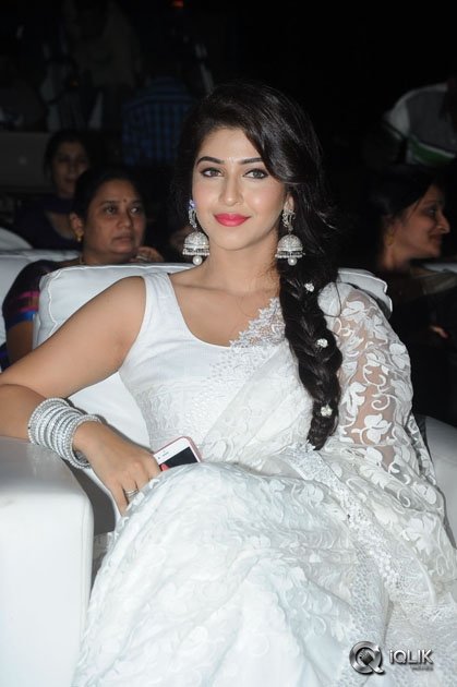 Sonarika-Bhadoriya-at-Jadoogadu-Movie-Audio-Launch